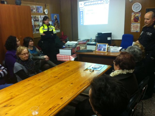 La Policía Local imparte una charla sobre el funcionamiento y organización del cuerpo, Foto 2