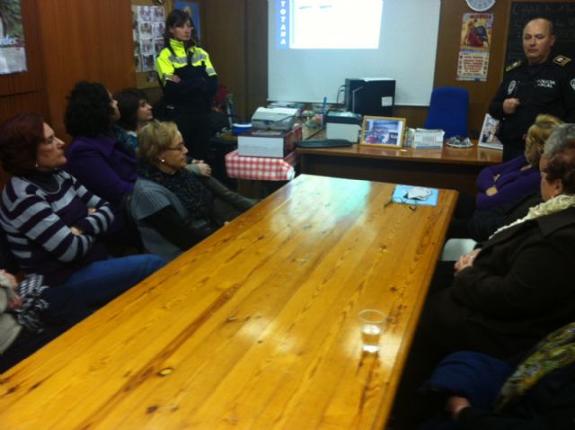 La Policía Local imparte una charla sobre el funcionamiento y organización del cuerpo, Foto 3