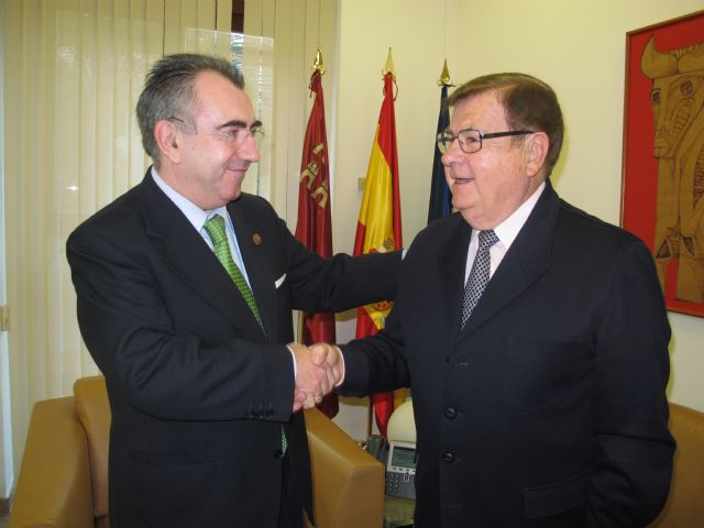 Reunión del consejero de Presidencia con el presidente de la Asociación Cultural de lorquinos en Murcia - 1, Foto 1