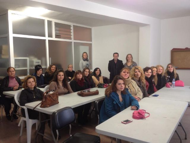 20 vecinas de Lorquí se forman como profesionales de la ayuda a domicilio - 1, Foto 1