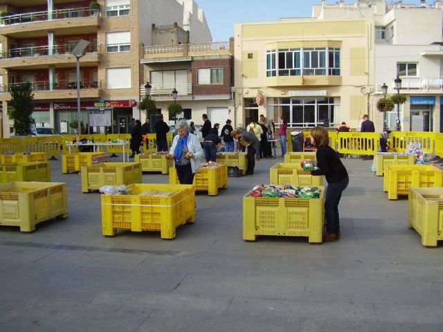 Los vecinos de Torre-Pacheco donan casi 6.500 € y 10.000 kilos de alimentos durante el Radio Maratón de Caritas Torre-Pacheco - 2, Foto 2