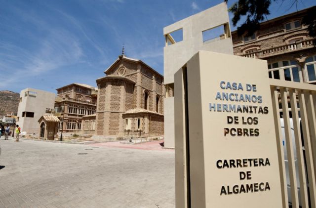 Visita a instituciones y entrega de subvenciones a entidades de acción social - 1, Foto 1