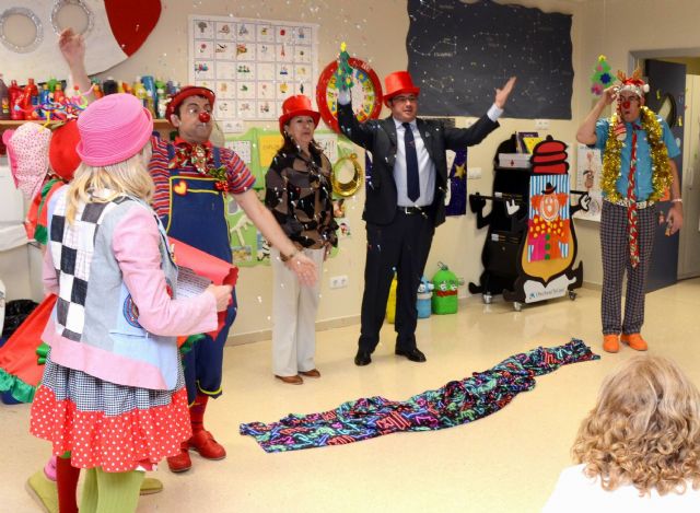 Fiesta de Navidad en el Hospital Materno-Infantil de la Arrixaca con Pupaclown - 1, Foto 1