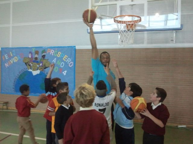 Una de baloncesto entre el colegio Luis Vives y el UPCT Basket Cartagena - 2, Foto 2