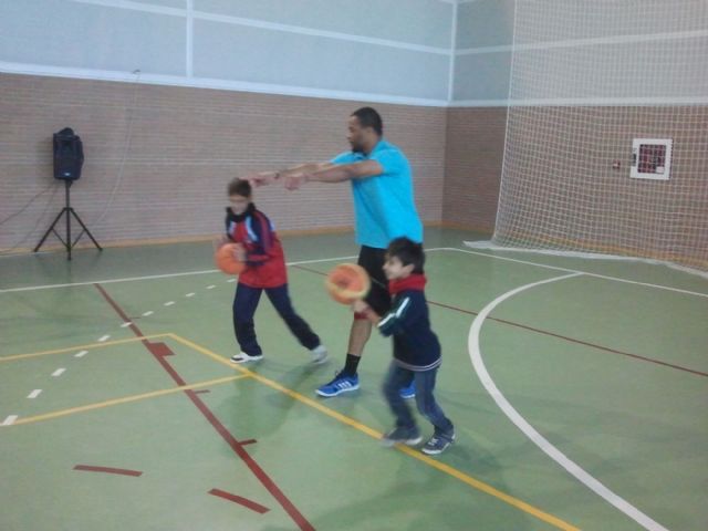 Una de baloncesto entre el colegio Luis Vives y el UPCT Basket Cartagena - 3, Foto 3
