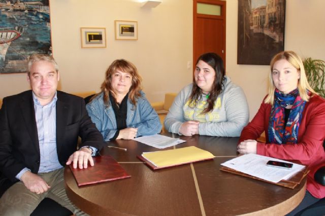 El Ayuntamiento firma convenios de colaboracin con la Cofrada de Pescadores de Mazarrn y con diversas asociaciones del municipio, Foto 3