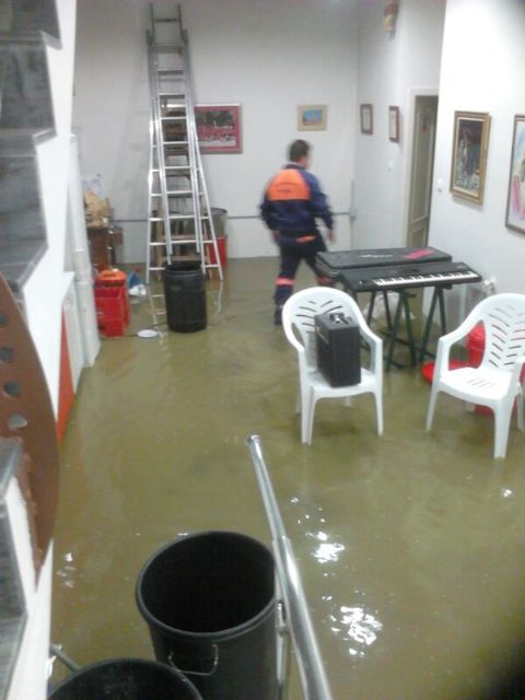 Civil Protection performs several services as a result of wind and rainstorm in the town, Foto 3