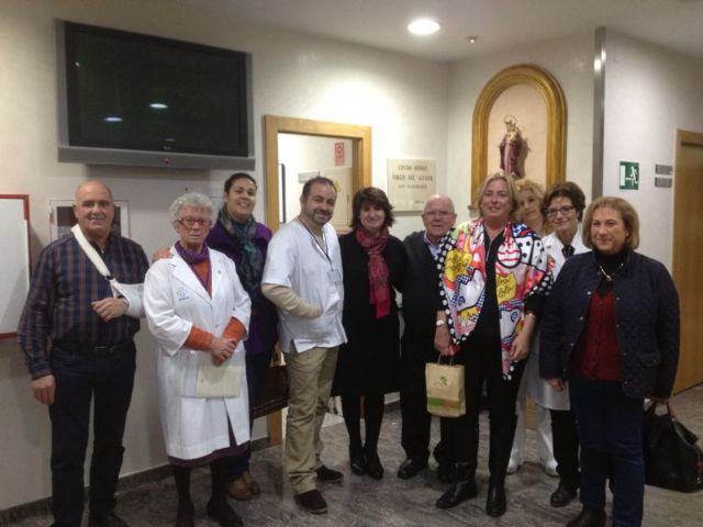 City officials visit older people to congratulate Christmas, Foto 2