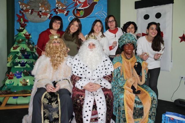 Sus Majestades los Reyes Magos de Oriente visitan a los niños y niñas del CAI - 1, Foto 1