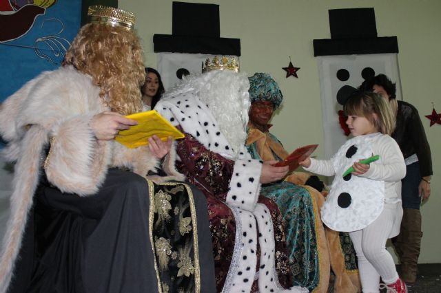Sus Majestades los Reyes Magos de Oriente visitan a los niños y niñas del CAI - 3, Foto 3