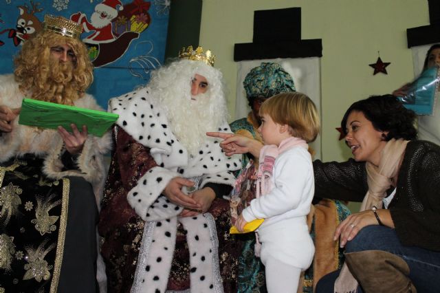 Sus Majestades los Reyes Magos de Oriente visitan a los niños y niñas del CAI - 5, Foto 5