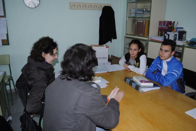 El coordinador del programa visita a los corresponsales juveniles de Las Torres de Cotillas - 2, Foto 2