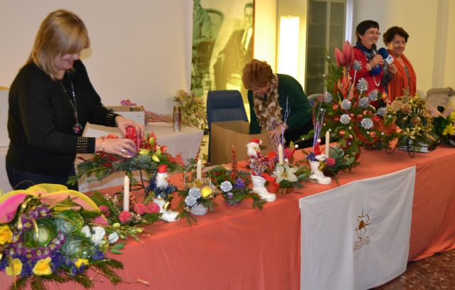 La asociación de Amas de Casa homenajea a sus socias veteranas en su acto navideño - 2, Foto 2