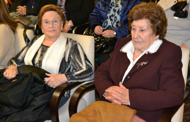 La asociación de Amas de Casa homenajea a sus socias veteranas en su acto navideño - 3, Foto 3