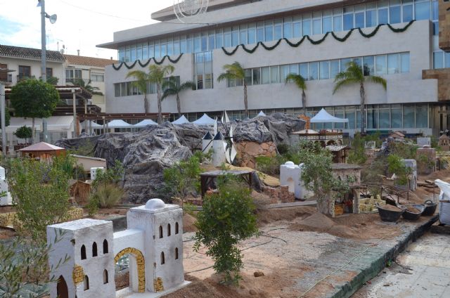 Mil doscientas figuras y una extensión de más de 500 metros cuadrados hacen que el belén de San Javier sea vista obligada estas Navidades - 1, Foto 1