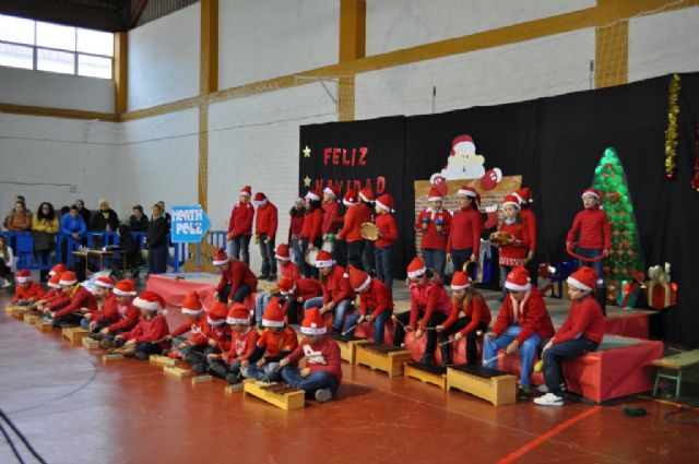 Celebradas las tradicionales fiestas de Navidad en todos los centros educativos del municipio, Foto 1