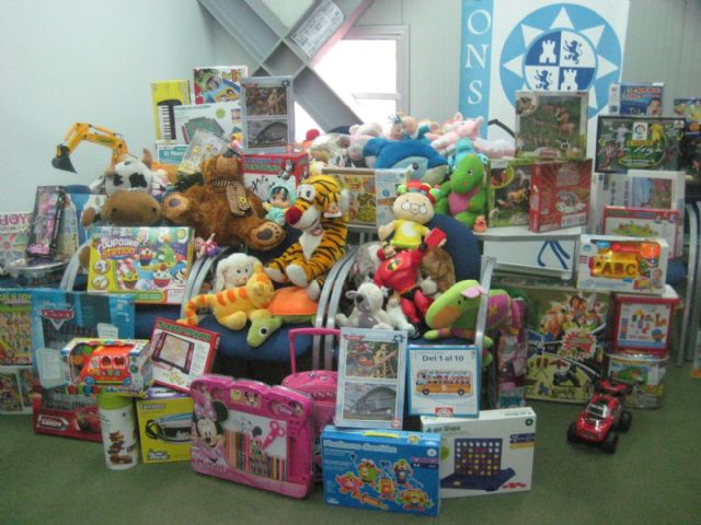 Los estudiantes de la UPCT recaudan más de un centenar de juguetes - 2, Foto 2