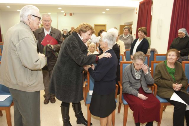 Una treintena de entidades sociales reciben el tradicional donativo del Ayuntamiento - 3, Foto 3