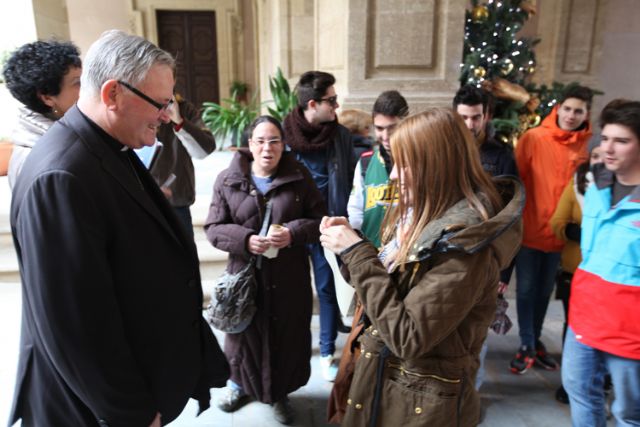 Los alumnos de la UCAM felicitan la Navidad al obispo José Manuel Lorca Planes - 2, Foto 2