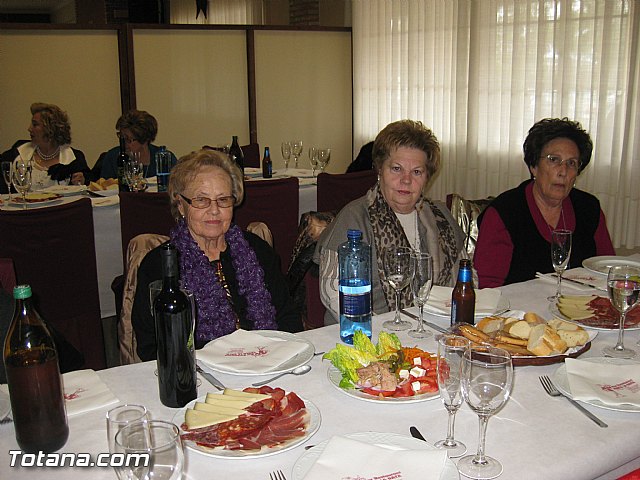 La Asociacin de Amas de Casa y Usuarios “Las Tres Avemaras” celebr una comida de convivencias, con motivo de las fiestas navideñas - 6