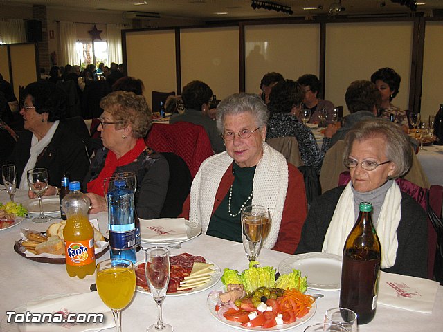 La Asociacin de Amas de Casa y Usuarios “Las Tres Avemaras” celebr una comida de convivencias, con motivo de las fiestas navideñas - 7