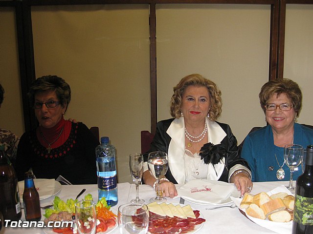 La Asociacin de Amas de Casa y Usuarios “Las Tres Avemaras” celebr una comida de convivencias, con motivo de las fiestas navideñas - 11
