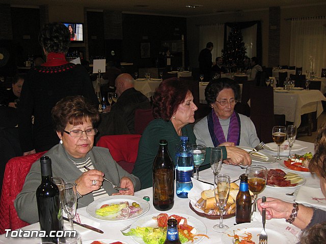 La Asociacin de Amas de Casa y Usuarios “Las Tres Avemaras” celebr una comida de convivencias, con motivo de las fiestas navideñas - 15