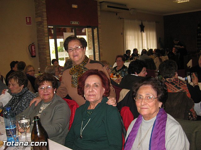 La Asociacin de Amas de Casa y Usuarios “Las Tres Avemaras” celebr una comida de convivencias, con motivo de las fiestas navideñas - 20