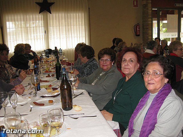 La Asociacin de Amas de Casa y Usuarios “Las Tres Avemaras” celebr una comida de convivencias, con motivo de las fiestas navideñas - 21