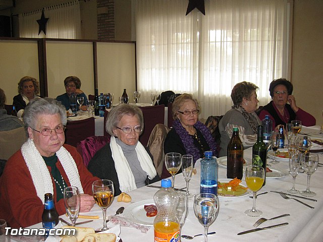 La Asociacin de Amas de Casa y Usuarios “Las Tres Avemaras” celebr una comida de convivencias, con motivo de las fiestas navideñas - 23