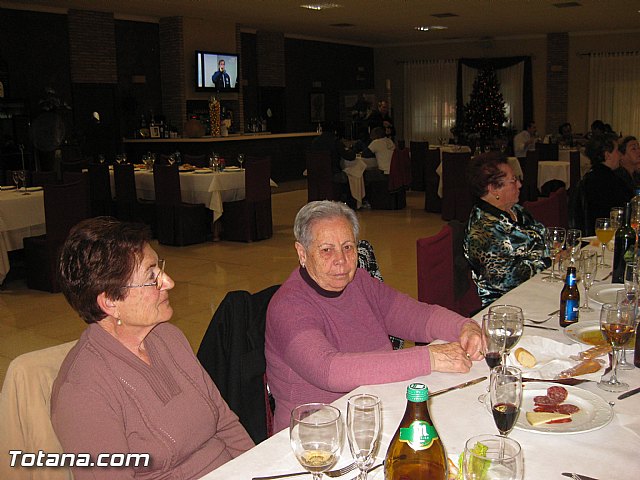 La Asociacin de Amas de Casa y Usuarios “Las Tres Avemaras” celebr una comida de convivencias, con motivo de las fiestas navideñas - 24