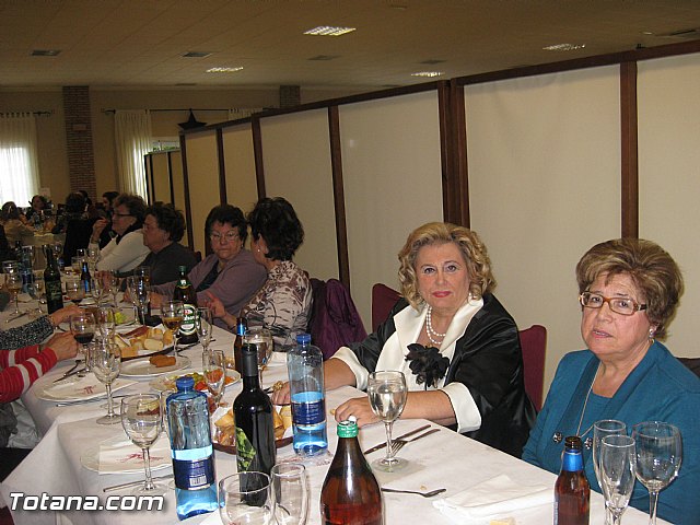 La Asociacin de Amas de Casa y Usuarios “Las Tres Avemaras” celebr una comida de convivencias, con motivo de las fiestas navideñas - 25