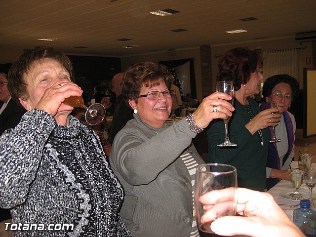 La Asociacin de Amas de Casa y Usuarios “Las Tres Avemaras” celebr una comida de convivencias, con motivo de las fiestas navideñas - 30