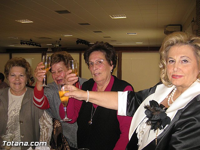 La Asociacin de Amas de Casa y Usuarios “Las Tres Avemaras” celebr una comida de convivencias, con motivo de las fiestas navideñas - 33