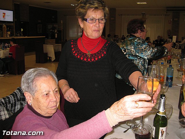 La Asociacin de Amas de Casa y Usuarios “Las Tres Avemaras” celebr una comida de convivencias, con motivo de las fiestas navideñas - 34