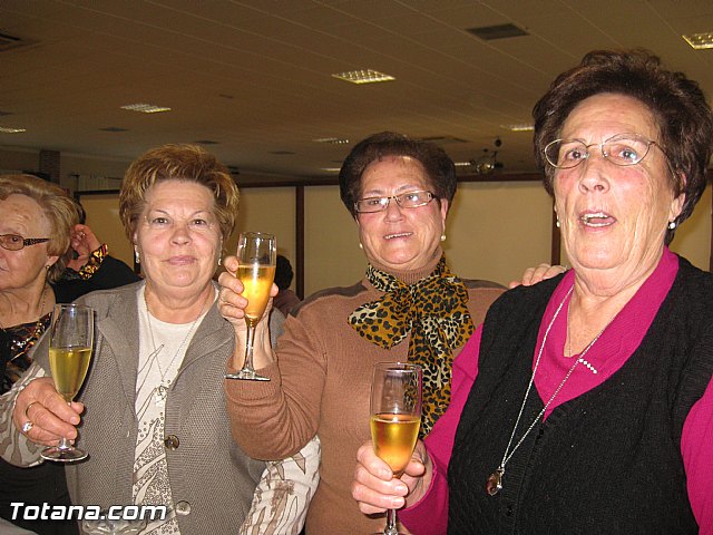 La Asociacin de Amas de Casa y Usuarios “Las Tres Avemaras” celebr una comida de convivencias, con motivo de las fiestas navideñas - 35