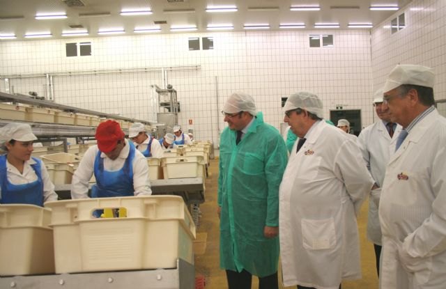 Empleo y ELPOZO firman un convenio para favorecer la insercin laboral de jvenes desempleados, Foto 1