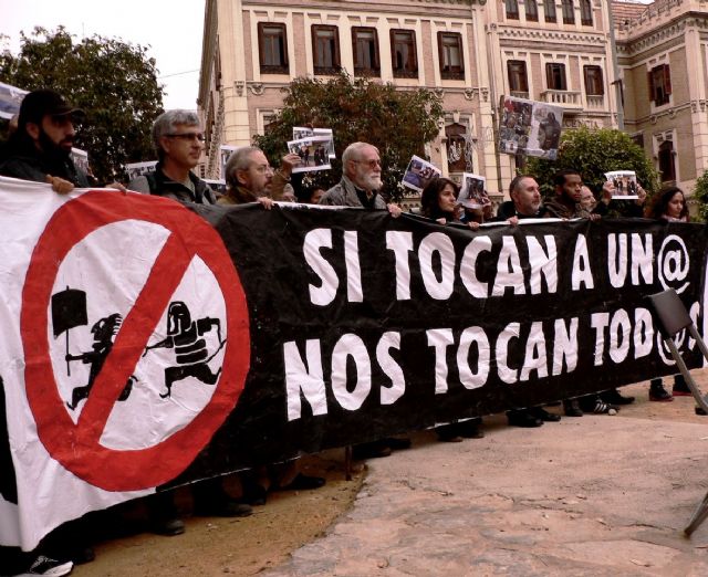 Crónica concentración-rueda prensa por los detenidos el 14-d - 2, Foto 2