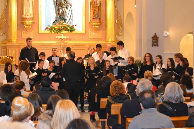 La iglesia San Pedro Apóstol acoge el concierto Entre Voces de la coral Patnia - 1, Foto 1