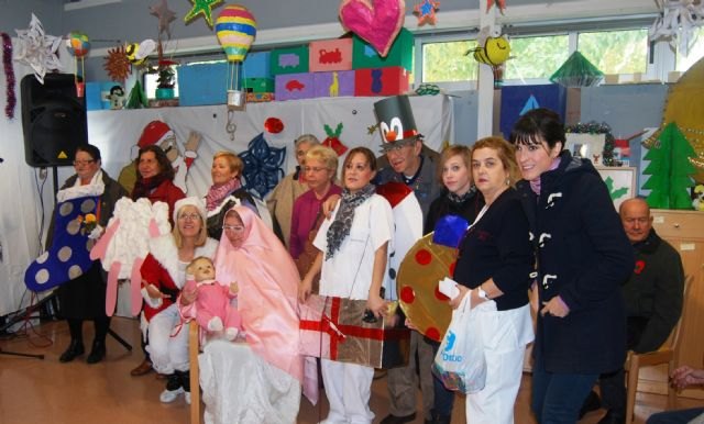 Los usuarios de los centros de discapacidad del Instituto Murciano de Acción Social celebran la Navidad - 1, Foto 1