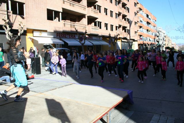 El I Maratón de Zumba Fitness recoge 300 kilos de comida para familias necesitadas de Cehegín - 1, Foto 1