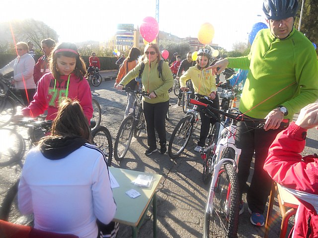 Ms de 700 personas participan en familia en el 