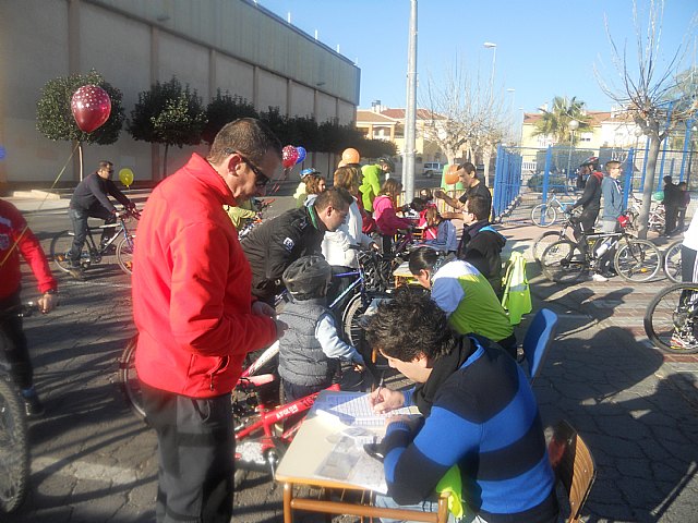 Ms de 700 personas participan en familia en el 