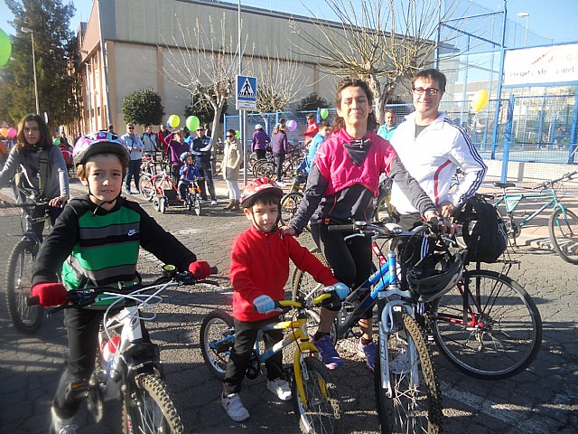 Ms de 700 personas participan en familia en el 