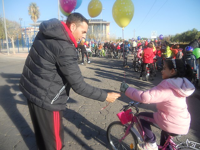 Ms de 700 personas participan en familia en el 