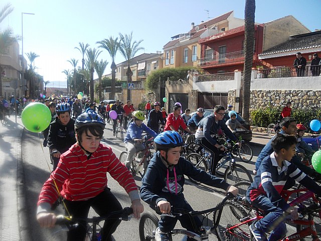 Ms de 700 personas participan en familia en el 