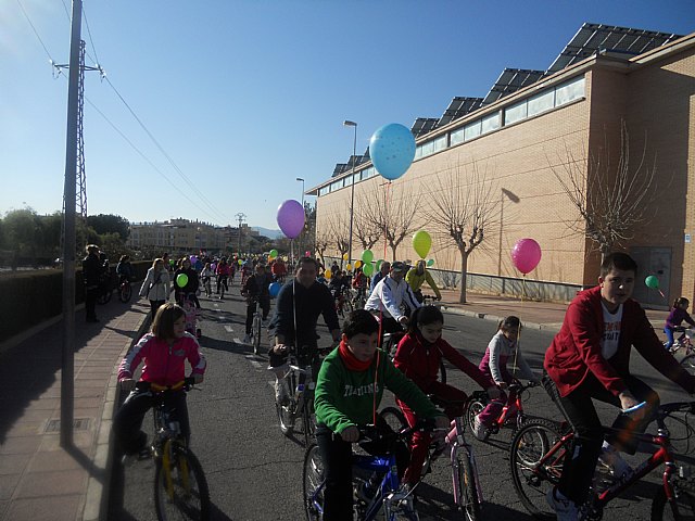 Ms de 700 personas participan en familia en el 