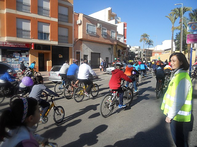 Ms de 700 personas participan en familia en el 