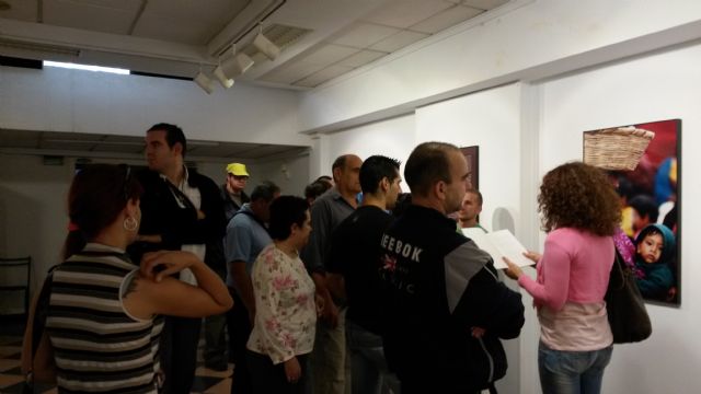 El Centro de Día de Salud Mental del ayuntamiento visita la exposición Bajo el mismo sol, Foto 2