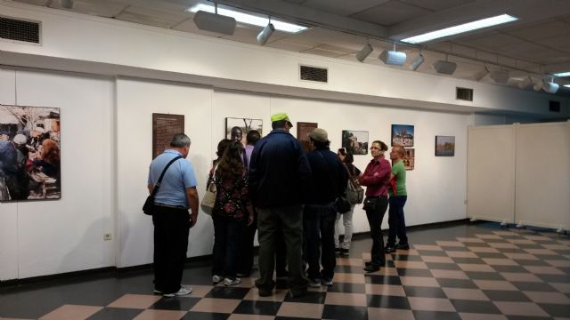 El Centro de Día de Salud Mental del ayuntamiento visita la exposición Bajo el mismo sol, Foto 3